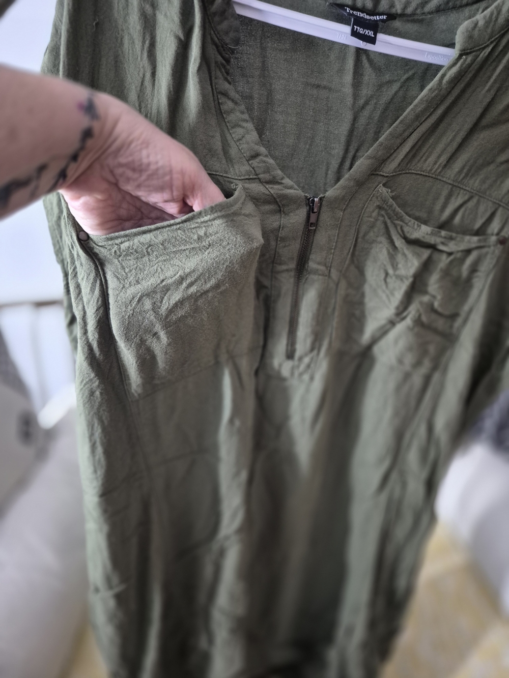 Trendsetter Olive Green Midi Dress with Zip Front Confort - Picture 2 of 7